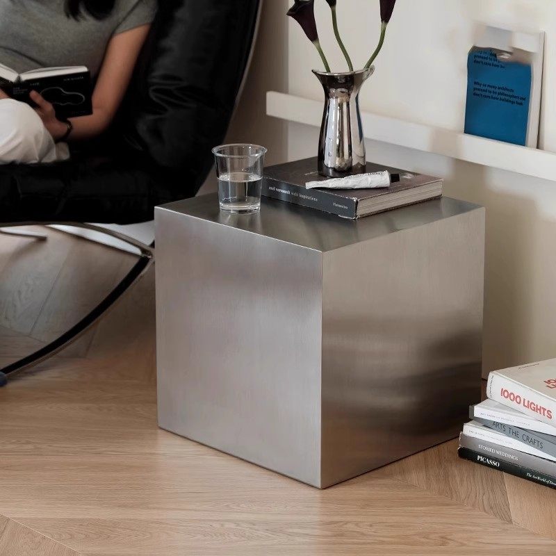 Tables d'appoint en acier inox - Desk Setup Minimalist avis et prix